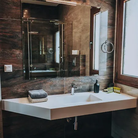 Epavli Alexandros Luxury Вурвуру