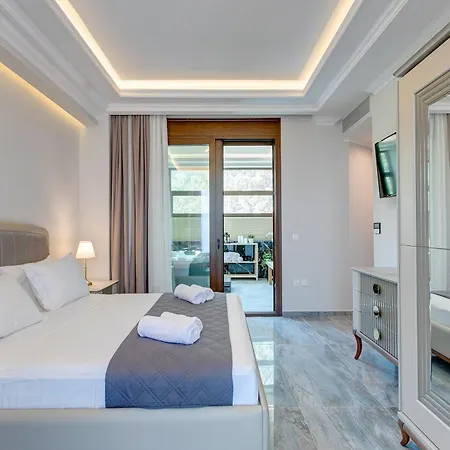 Epavli Alexandros Luxury *